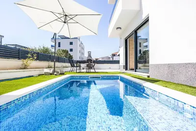 Image de Sunny Pool by Interhome