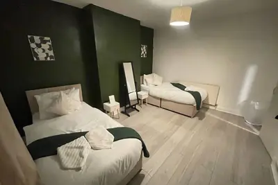 Image de Cosy Contractor Stay-Sleeps 4