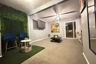 Image de Cozy Retreat w/ Led & Balcony