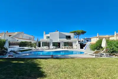 Image de Villa Cyan, Cd 290 - Cleverdetails - modern and luxury villa.