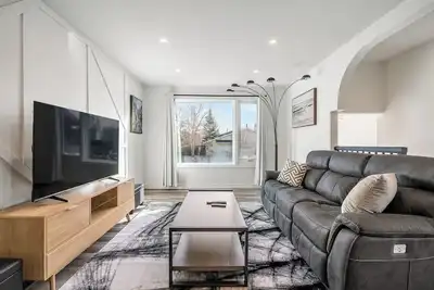 Image de Charming and Cozy Upper Level Home 2bdr