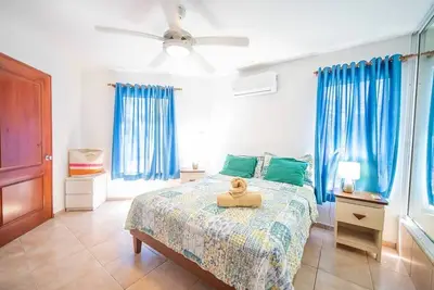 Image de Spacious 2br – Pool, Near Beach & Dining, Kid-Friendly Haven