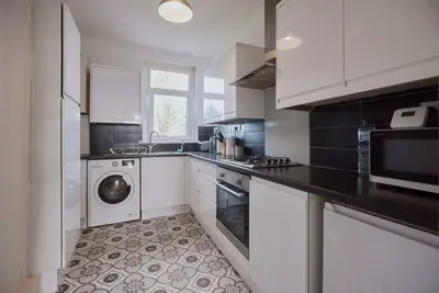 Image de Modern And Vibrantly Designed Apartment