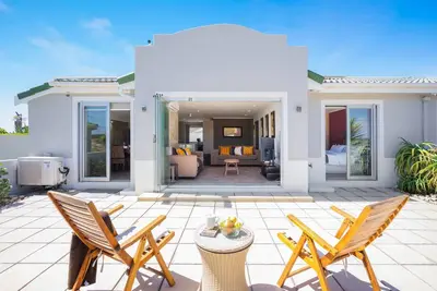 Image de Big Bay Beach Club G6