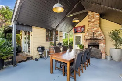 Image de The Maeve 1875 - Heart of Bathurst - Sleeps 10