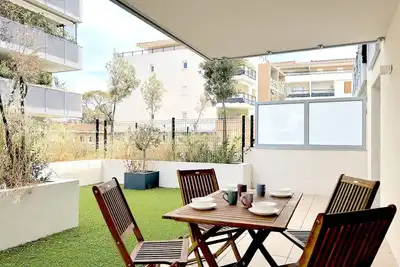 Image de Appartement Moderne avec Jardin et Grande Terrasse, proche Plage et Commerces - Le Lavandou