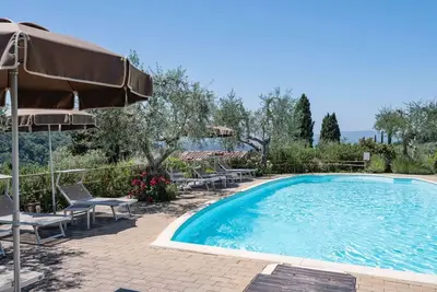Image de Appartement dans une maison de vacances avec piscine, Wifi, Tv, parking, près de San Gimignano