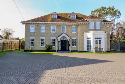 Image de Maisonwyck, country holiday cottage, with pool in Canvey Island