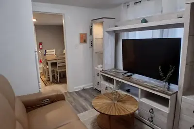 Image de Monthly Stays: 2br w/Parking - 8 min Walk to Nyc Train