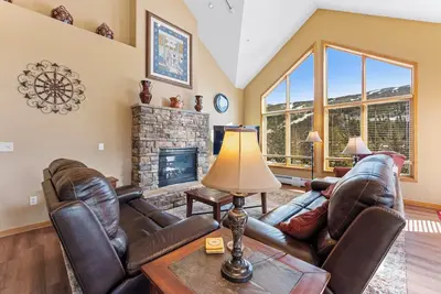 Cozy Mountain Getaway with Ski Slope Views!