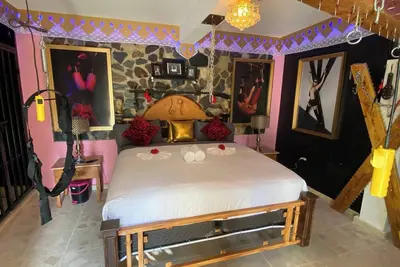Image de Stylish 9br/9ba Getaway with Seduction Suite, Pool, Gym & More