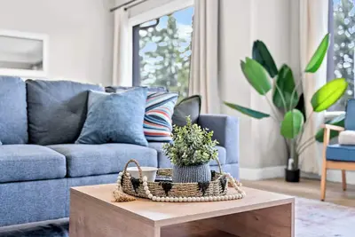 Image de Modern House with 3 Bedrooms, 1 Bathroom, super Spacious good for 8-Free Parking