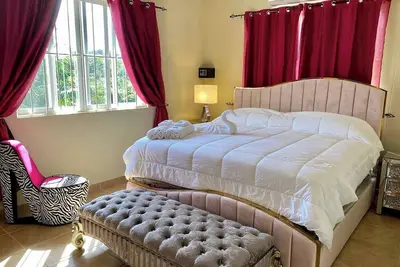 Image de Kinky Sex in Opulent 10br/10ba Villa: Savor Pool, Gym & Alluring Bdsm Suite