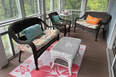 Image de 8 Person, Renewed home on Highland Ave. Beautiful short walk to downtown!