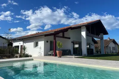 Magnifique maison Basque avec piscine chauffée et vue sur la nature
