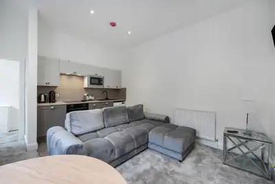 Image de Appartement-Moderne-Salle de bain privée séparée-Vue sur Rue