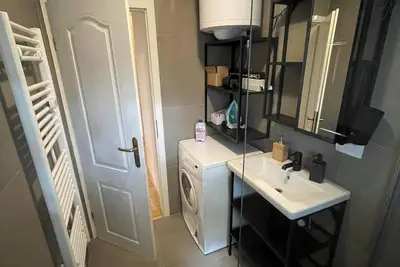 Image de Spacious 3-bedroom apartment + Free parking