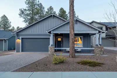 Image de Retro Route 66 Retreat w/ Hot Tub