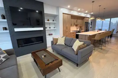 Image de Innercity Luxury 3br House with Ac/ garage near Stampede/ Saddledome/ Bmo/ Mnp