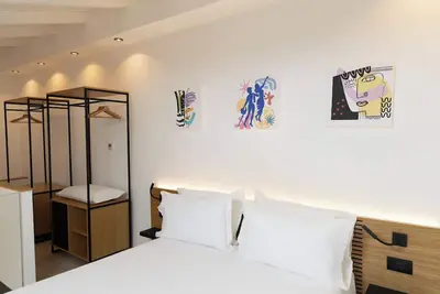 Image de Studio Quadruple Supérieur avec Balcon