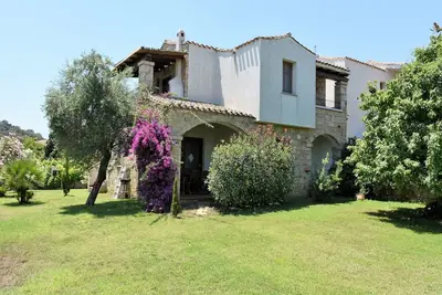 Image de Villa Menhir. Mediterranean garden. Mountain view.