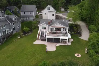 Image de Luxury Waterfront Retreat - Hot tub & Game Room