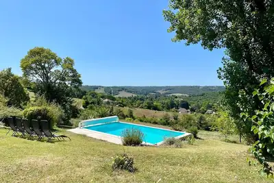 Domaine au coeur du Périgord blanc avec piscine et grand parc arboré.