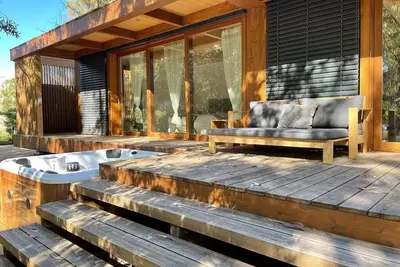 Image de Eco-villa inside a signature golf course. Enjoy outdoor showers and jacuzzi.