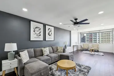 Image de Beautiful 2bd Escape, Elegant, Cozy & Central with Free Parking and WiFi 2201