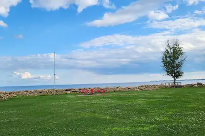 Image de Bay front property! Family friendly and just 30 minutes to Green Bay!