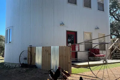 Image de Texas Hill Country views at The Oval House on the Owl Spring Ranch near Boerne