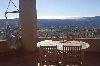 Image de Nouveau. Villa sur terrain arboré avec vue mer sur les hauteurs de Grasse