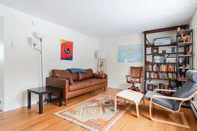 Image de New Listing! Family friendly home W/free parking! 5 min to Old Port.