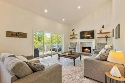 Image de Ski at Snowbasin, Have fun at Lagoon, Bring the whole family: Sleeps 22, Layton