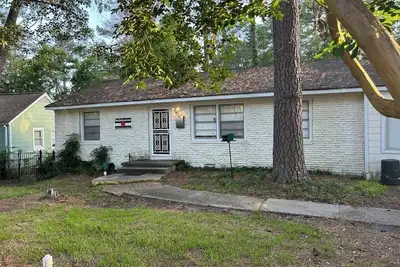 Image de Mural House - Delightful 3 Br 2 Bath home in Fondren Area