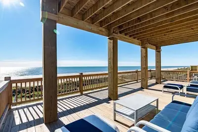 Beachfront | Hot Tub | Putt Putt | Fire Pit