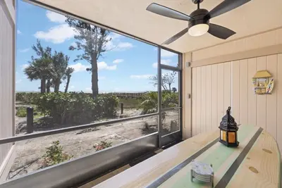 Image de Luxury Gulf-Front Walk Out the Door and 25 Steps to Sand!