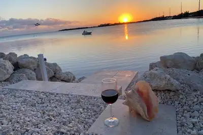 Image de Oceanfront Oasis 3-bedroom house on private Island. Marathon Fl