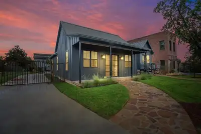 Image de Dogtrot Hotel Suite A- Walking Distance from Magnolia Silos