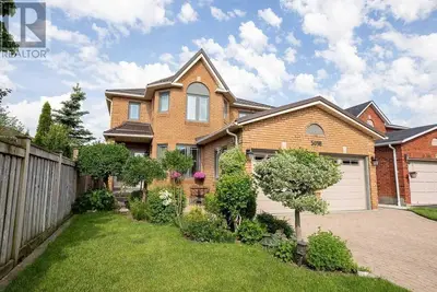 Image de Queen Bedroom Apartment Mississauga Toronto