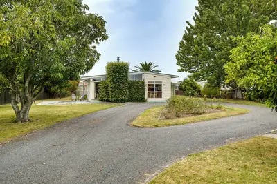 Image de Mid Century Oasis - Hastings Holiday Home