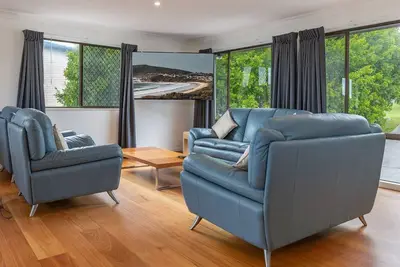 Image de 5 Lake Vista - quiet home in Forster.
