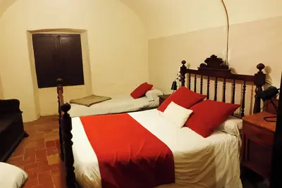 Image de Can Coromines. Large apartment for up to 9 guests in Alt Emporda