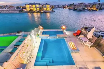 Image de New listing-deals-poker, arcades, pool table, fun Lakefront