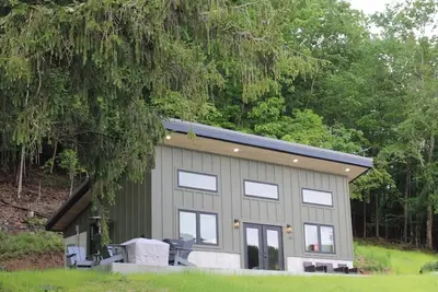 Image de Modern + Private + Biking Paradise. No Stairs, Monday Lick & Gbr River Trail