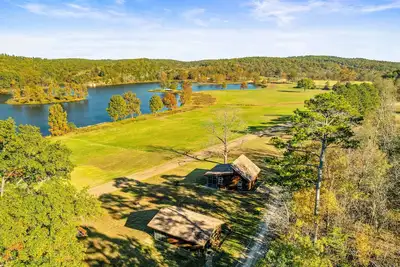 Image de Pet-Friendly Bluff Cabin by Sunnen Lake