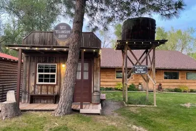 Image de West Yellowstone Station At Mountain River Ranch