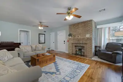 Image de 3rd St. Bungalow-Nas-Corry Station-Beaches-Dining