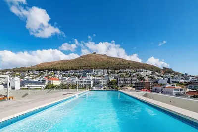 Image de Elegant Green Point Escape | Views |Pool