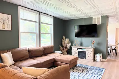 Image de Spacious Group Home with Arcade